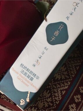 NWT Florasis Peach Resin Glowing Gel to Foam Cleanser 12g